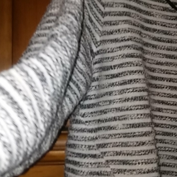 🟢 Ladies Top - Picture 4 of 8